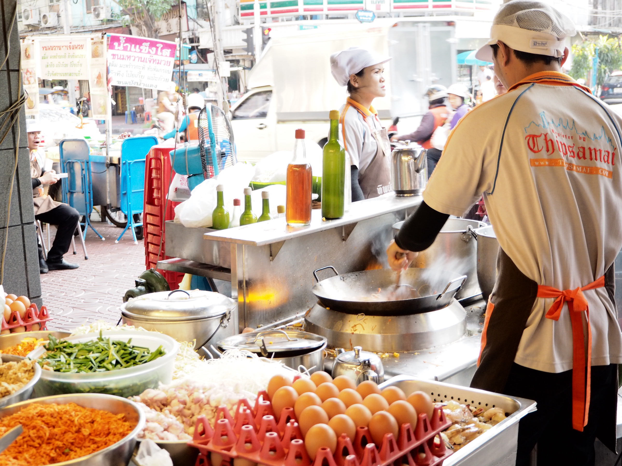 タイの庶民の味パッタイを食べるなら　元祖発祥の店「ティップサマイ」で匠の技を味わおう！