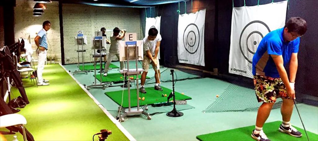 グループレッスンを担当する「ZEN Golfer’s Factory」の中村プロ