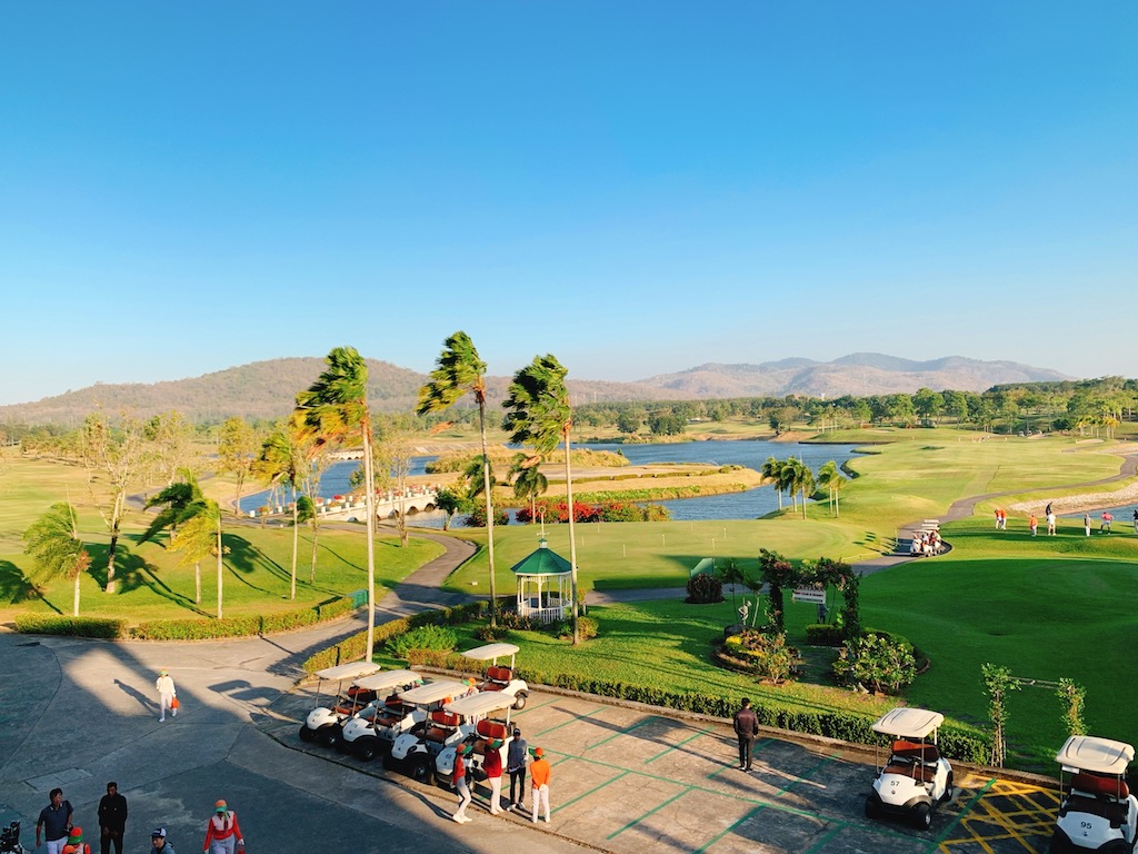 パタヤ近郊にあるタイでも数少ないパー6のホールがあり、宿泊施設等も充実している「パタナ・ゴルフクラブ＆リゾート（Pattana Golf Club&Resort）」