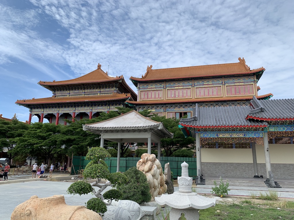 タイのノンタブリー県にある中国様式の寺院「ワット・ボロム・ラーチャー・カンチャナーピセーク・アヌソーン（Wat Borom Racha Kanjanapisek Anusorn）」