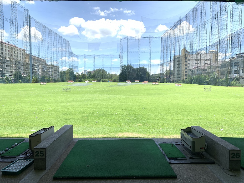 タイ・バンコク近郊の気軽に行けるゴルフ練習場「ノンシー・ドライビングレンジ（Nonsi Driving Range）」