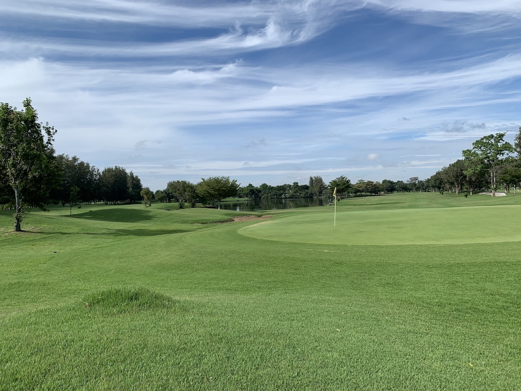 タイ・バンコクで気軽にラウンドしたいゴルファーにオススメのゴルフ場「ザ・パインゴルフ＆ロッジ（The Pine Golf＆Lodge）」