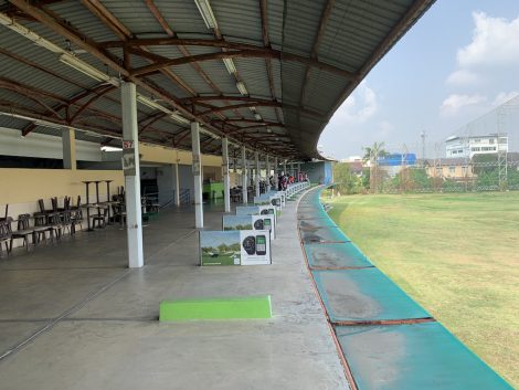 Golf one O one Driving Range 2階打席