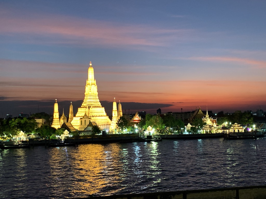 タイの3大寺院・暁の寺「ワット・アルン（Wat Arun）」バンコクのオススメ観光スポット