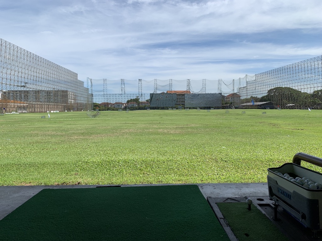 バンコクのショートコース併設で時間内打ち放題があるゴルフ練習場「シーナカリンゴルフ・ドライビングレンジ（Srinakarin Golf Driving Range/Par3 Srinakarin Golf）」