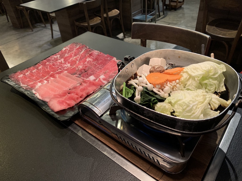 タイ・バンコクで気軽にしゃぶしゃぶ・すき焼きが食べれるお店「DONABE Sukiyaki Shabu Shabu & Yakiniku @ RCA」