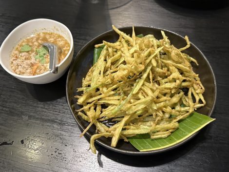 バーンソムタム　空芯菜天ぷら