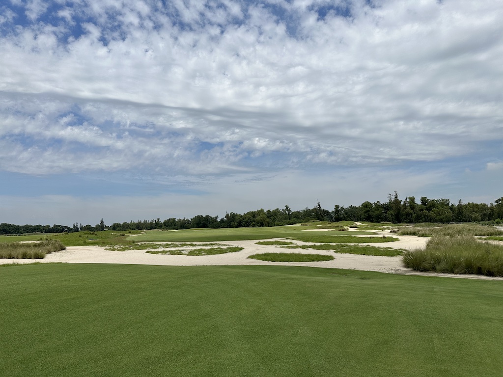 2022年バンコク近郊にオープンしたばかりの高級会員制ゴルフコース「BANRAKAT CLUB・Ballyshear Golf Links」