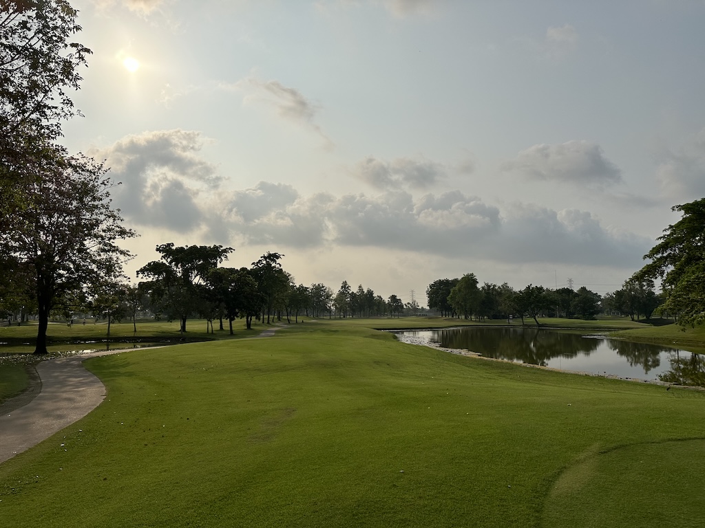 フローラヴィル・ゴルフ & カントリークラブ